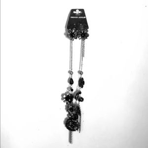 Necklace & earrings set.